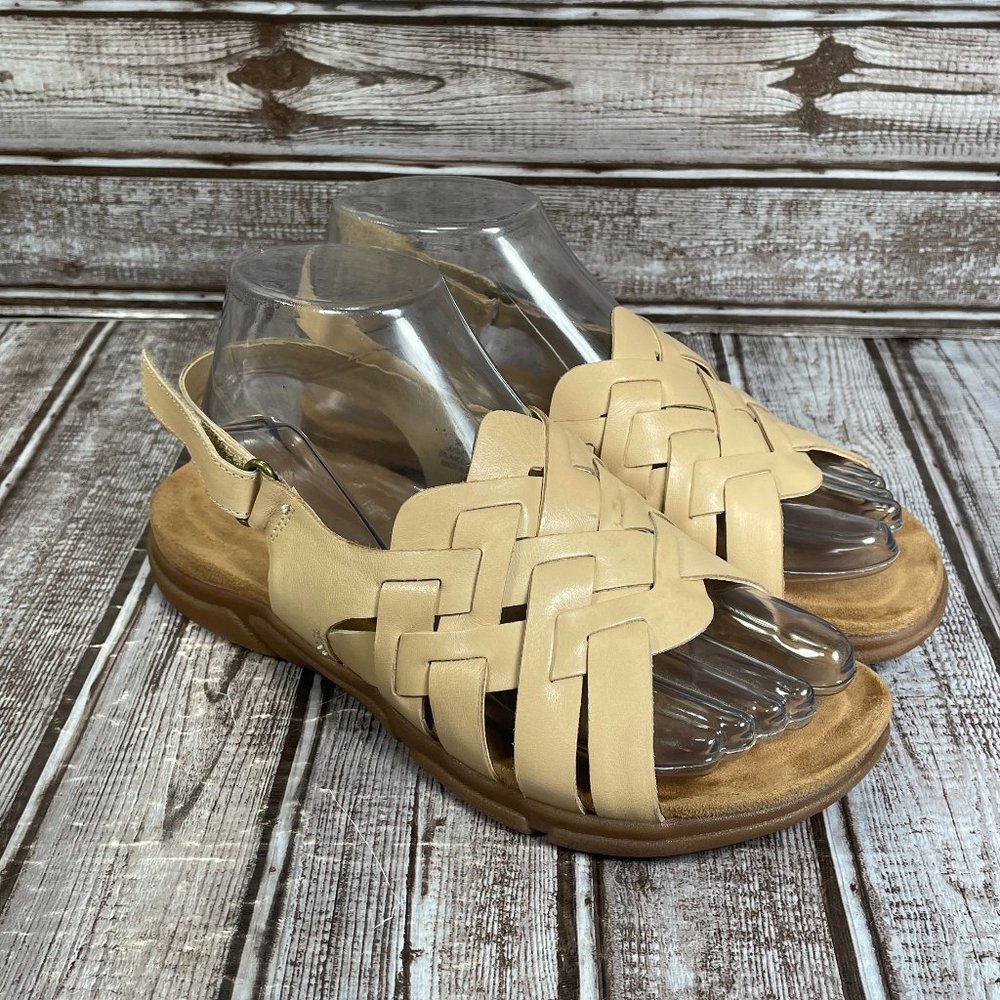 EASY SPIRIT Semaryan Women's 6.5 W WIDE Beige Leather Flat Sandals Sling Back